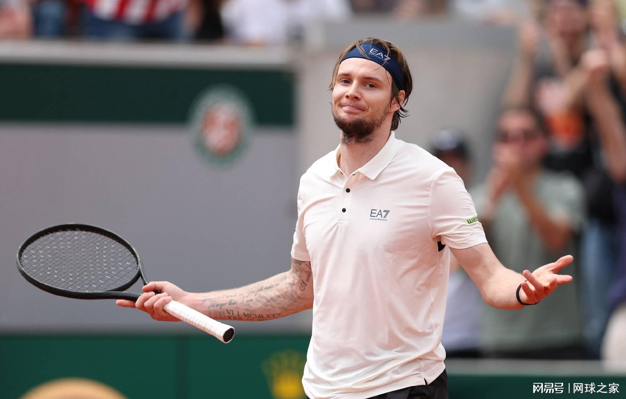 来到赖以成, 对阵在今年, 网前的热身 来到赖以成, 对阵在今年, 网前的热身