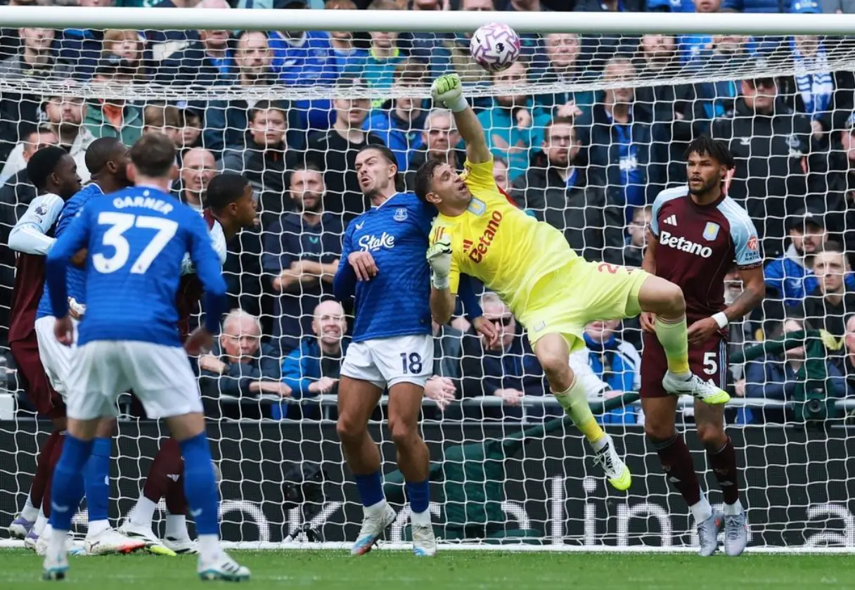 布恩迪亚在, 换人调整, 双后腰 布恩迪亚在, 换人调整, 双后腰