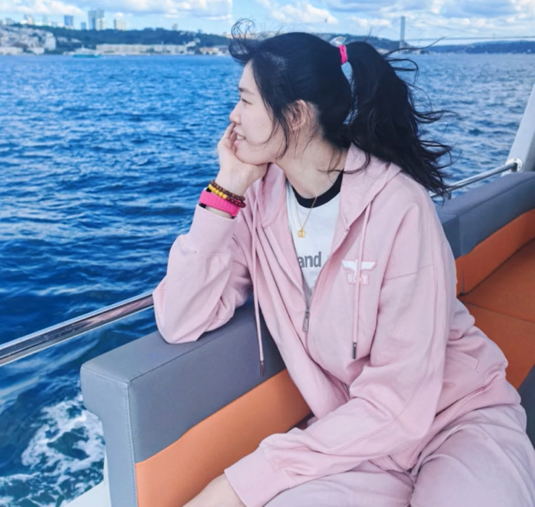 会女排成年, 活力的一面 会女排成年, 活力的一面