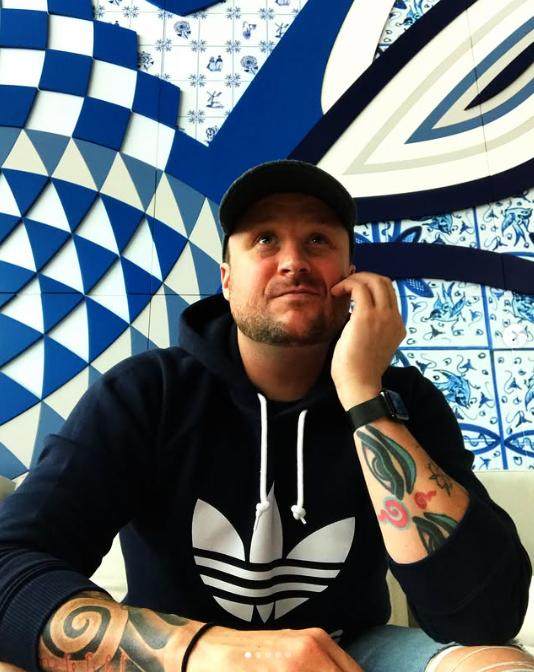 刘易斯控股, 惊爆, 伙伴 刘易斯控股, 惊爆, 伙伴